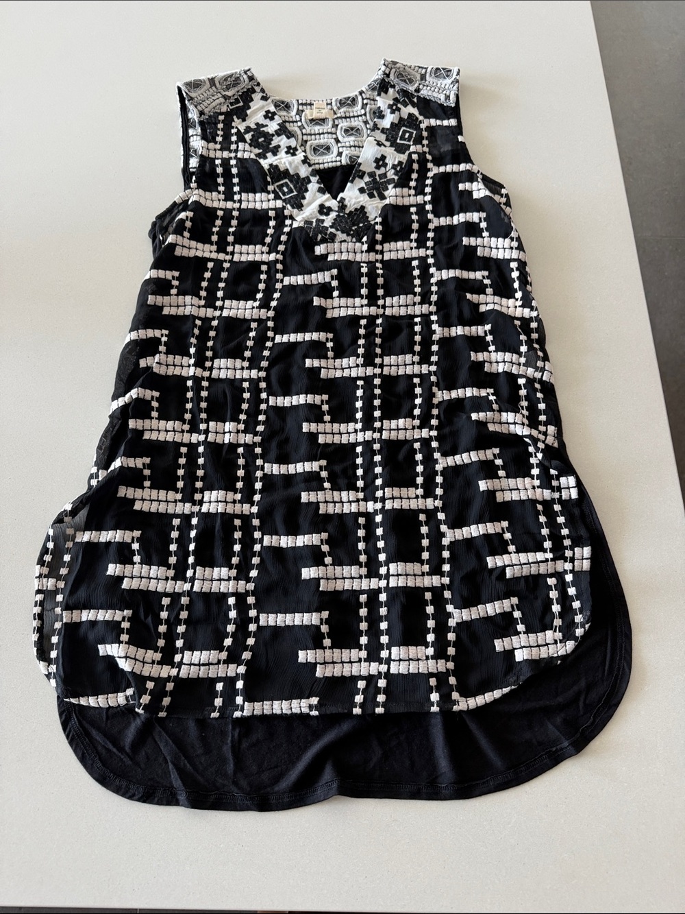 Sleeveless Black & White Patterned Tunic Top